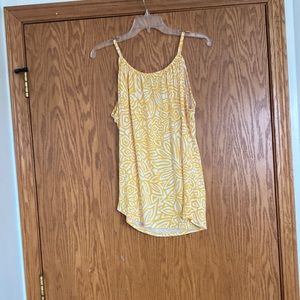 Yellow and white size large tee